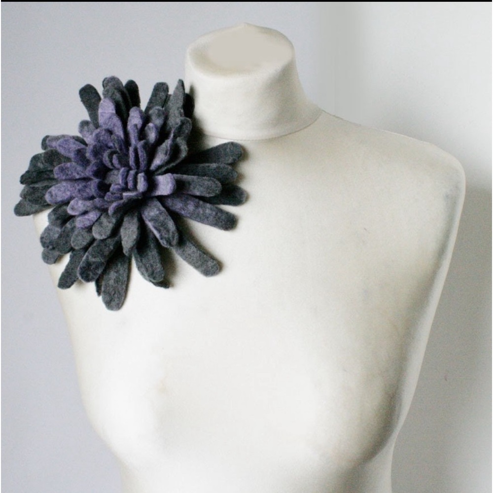 Merino Wool Flower Gray Lavender Multi Petal Pin Large 7-8” - Picture 6 of 8